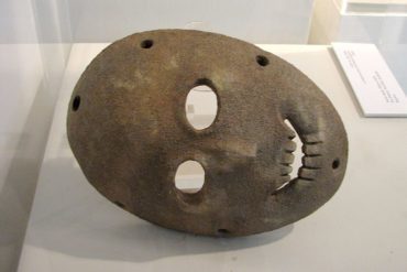 Steinmaske neolithisch