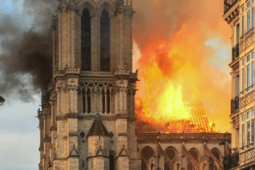 Notre Dame in brand