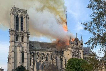 Feuer in der Kathedrale Notre-Dame Bild: Wandrille de Préville über Wikimedia CC BY-SA 4.0