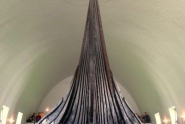 Oseberg-schip, een soortgelijke Viking-begrafenisboot uit Noorwegen