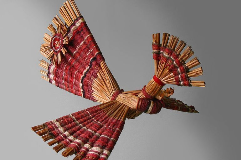 Belarusian straw work depicting a bird.