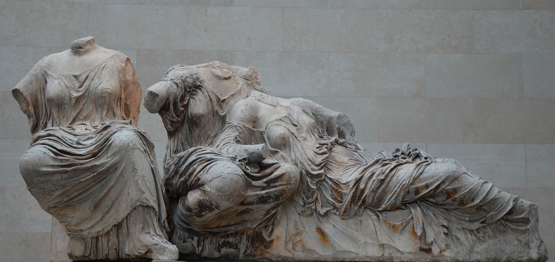 El Museo Británico sostiene que las esculturas del siglo V a. C. fueron adquiridas mediante un acuerdo legal con el Imperio Otomano. Grecia dice que fueron robados.