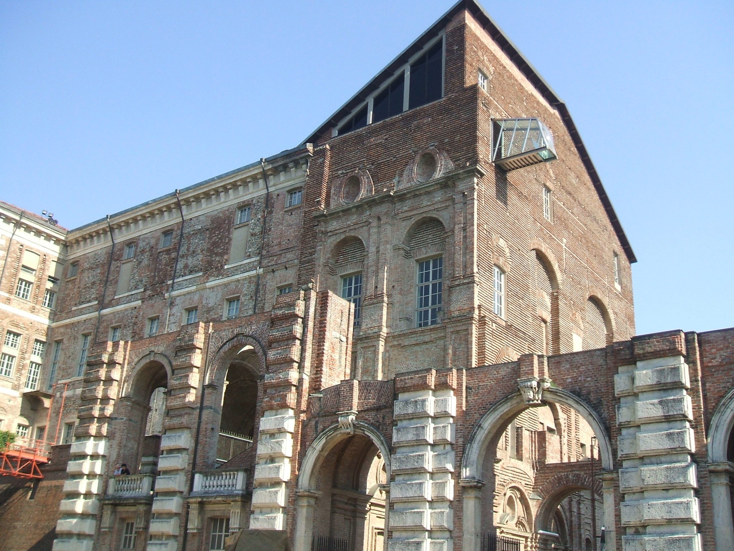 Das Castello di Rivoli, neben anderen Museen in Venedig und Mailand, wurde vor über zwei Wochen angewiesen, zu schließen.