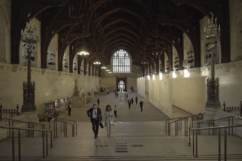 Aujourd'hui, Westminster Hall. "... le palais a sans doute encore beaucoup d'autres secrets à abandonner", déclare le Dr Collins.