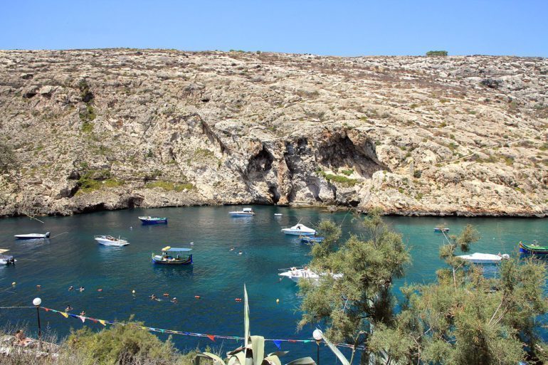 Bahía Xlendi en Gozo, Malta.