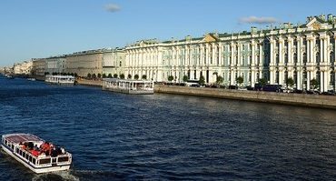 The blog features an eerily empty St. Petersburg.