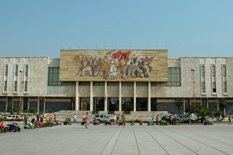 Le musée historique national de Tirana, en Albanie, est l'un des musées à haut risque.