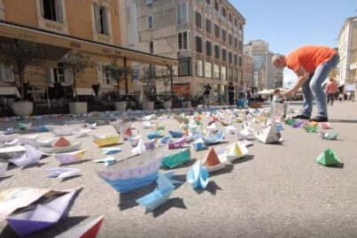 De kleurrijke papieren boten in Rijeka, Kroatië