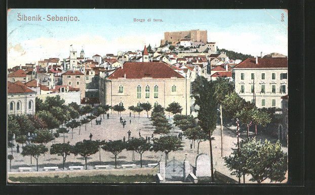 La plaza Poljana con el Teatro Nacional de Šibenik, Croacia, en 1907