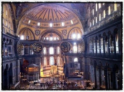 Een zicht op het interieur in Hagia Sophia, Istanbul.