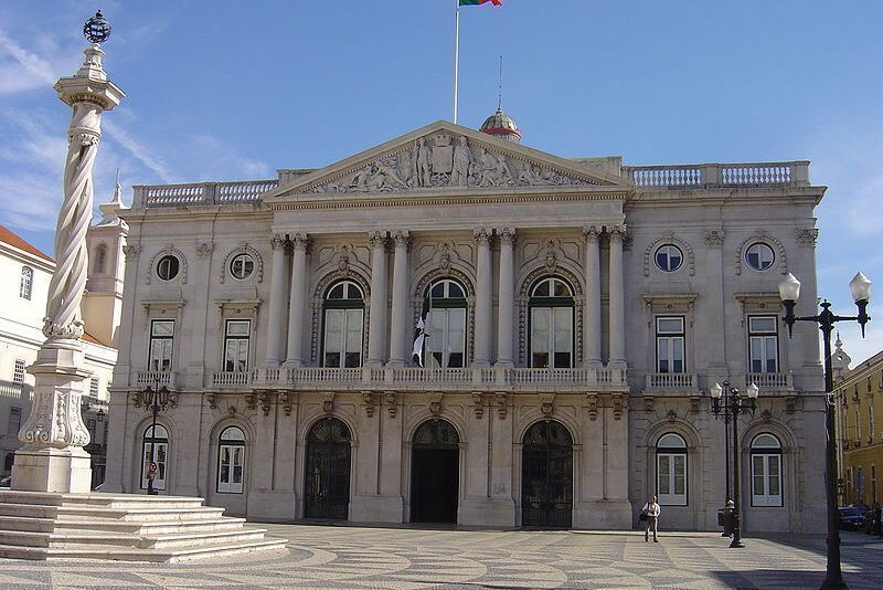 L'hôtel de ville abrite la chambre municipale de Lisbonne, le maire et un personnel de plus de 100 personnes.