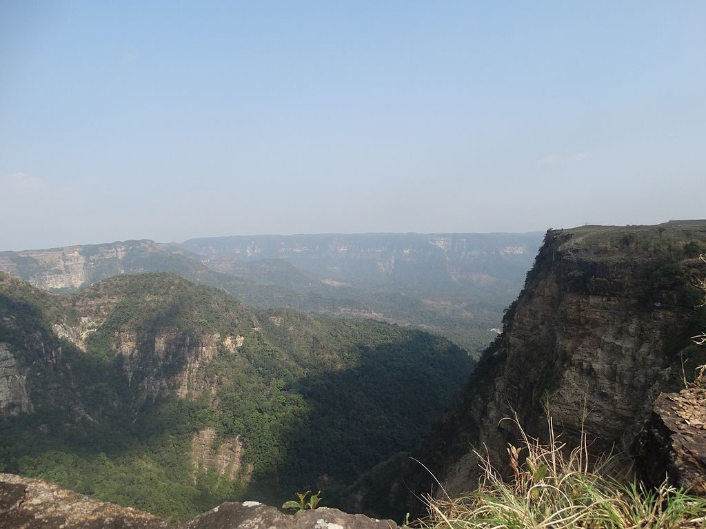 El Parque Nacional Balphakram es parte del Área de Conservación Garo Hills en India