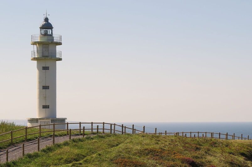 C'était le décor du phare de Faro de Ajo avant le projet artistique.