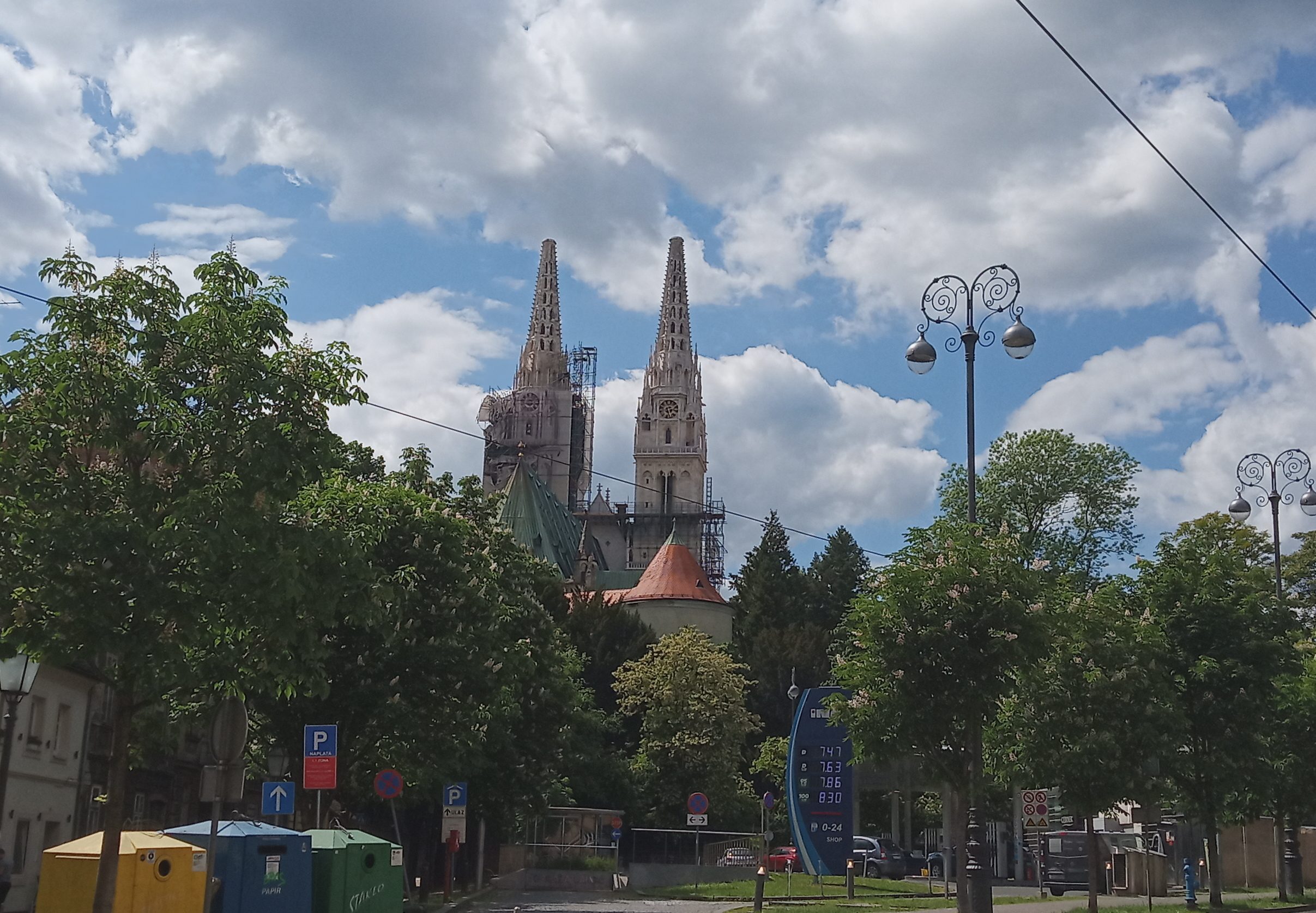 Catedral de Zagreb sin aguja después del terremoto