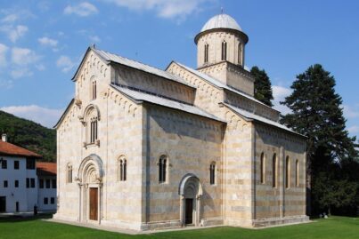 La iglesia del monasterio de Visoki Dečani en Kosovo