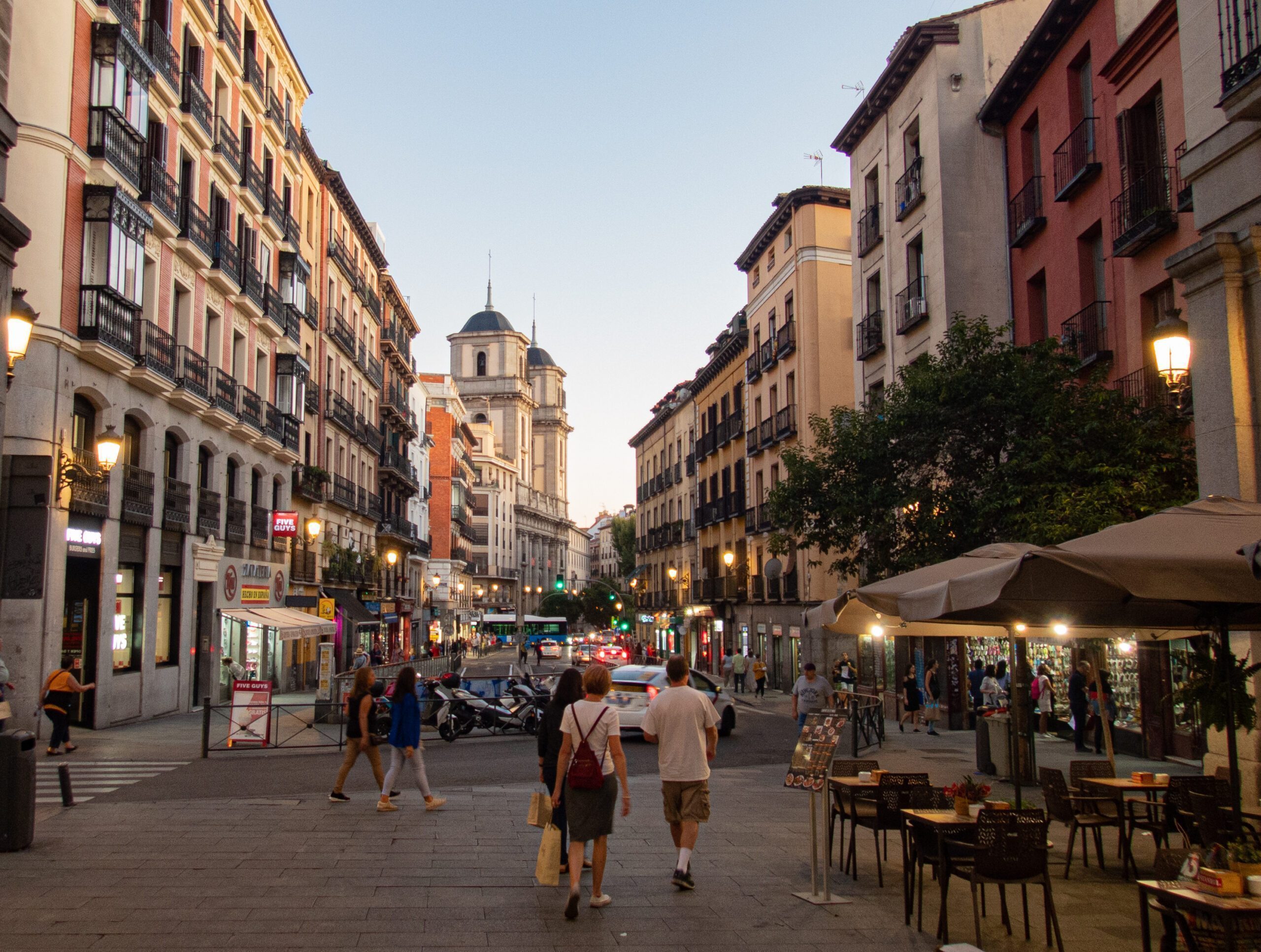 Een winkelstraat in Madrid genaamd Calle de Toledo