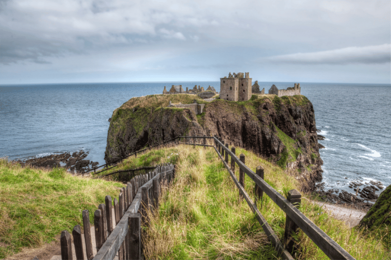 Castillo de Dunnottar, Escocia. Imagen: bbtomas vía Canva