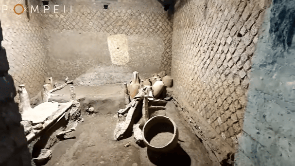 La stanza degli schiavi. Fonte: siti di Pompei via YouTubeom