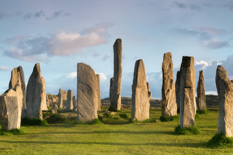 Die Callanish-Steine ​​in Schottland. Quelle: Anyka über Canva