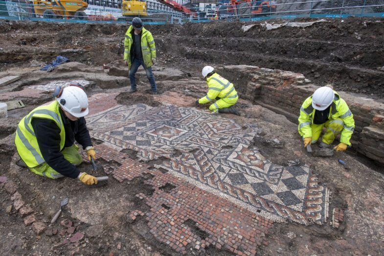 Archaeologists working on the mosaic. © MOLA, Andy Chopping.