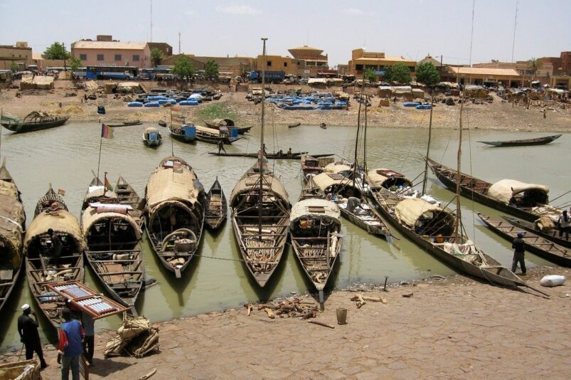 Bateaux au Mali. Image via Pixabay