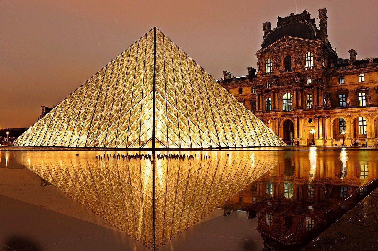 Le Louvre, image via Pixabay.