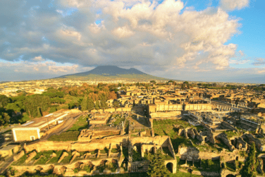 Nach dem Ausbruch war ein Großteil von Pompeji überraschend gut erhalten. Bild über Wikimedia unter CC BY-SA 4.0